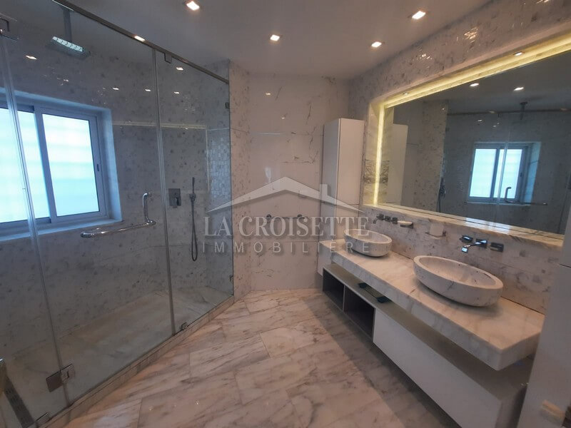 Villa S+4  à La Marsa